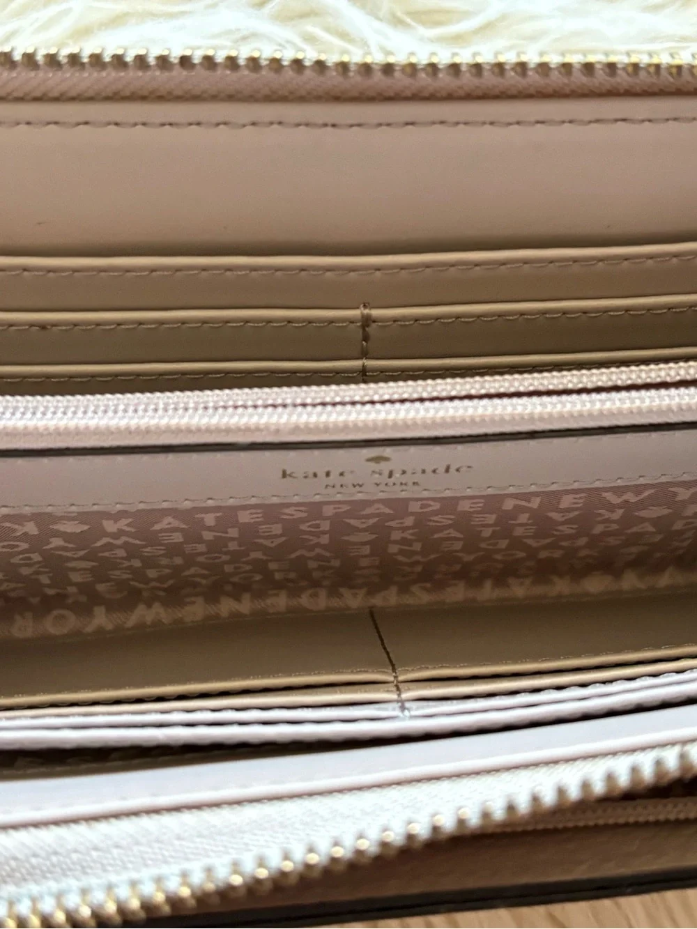 Kate Spade Layton Wellesley Grand Street Zip Wristlet Wallet Mousse Frosting EUC